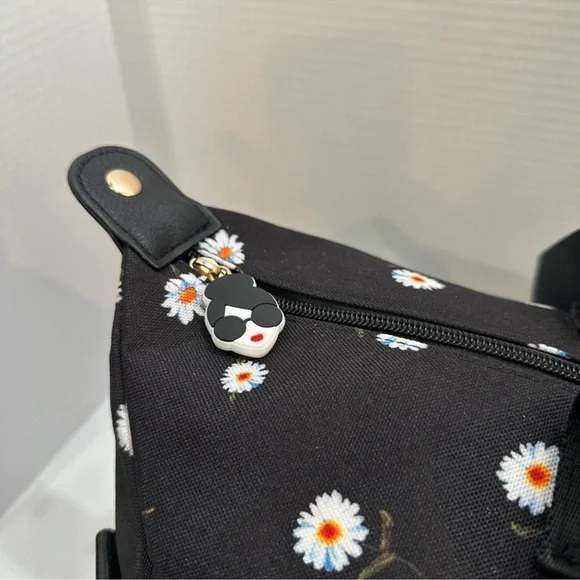 Alice + Olivia Black Daisy Print Travel Weekender Duffle Bag 🌼 - Picture 5 of 14